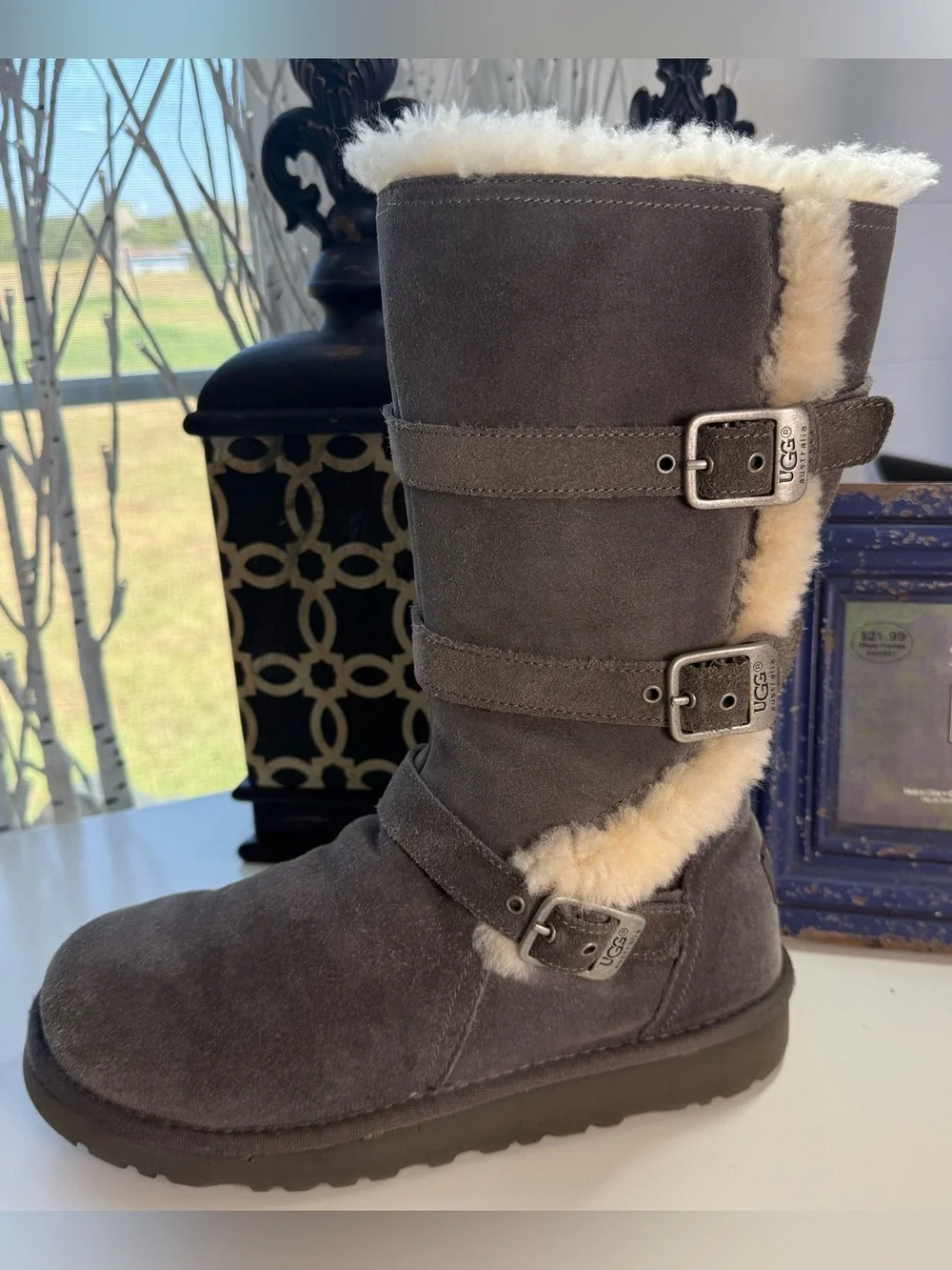 UGG Girls Gray “Maddi” Suede/Sheepskin Triple Buckle Mid-Calf Boots Sz 4